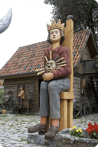 Statuette i træ -  DRE029