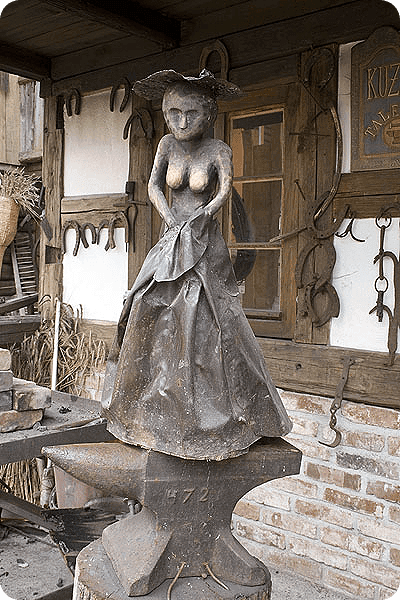 Statuette i træ -  DRE030
