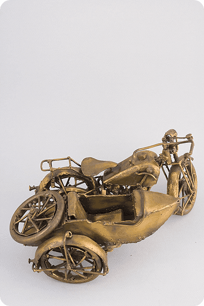 Statuette i metal -  MET076