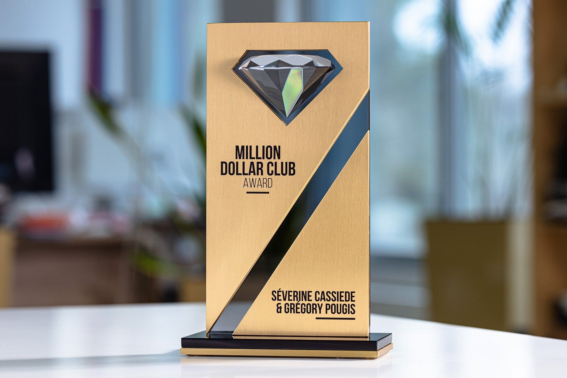 statuetka metal Million dollar club glasso