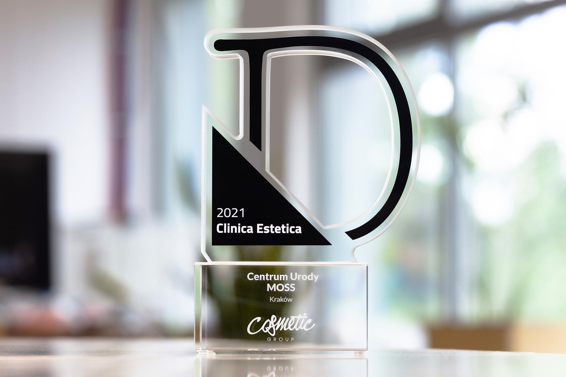 statuetka szklo Clinica Estetica glasso