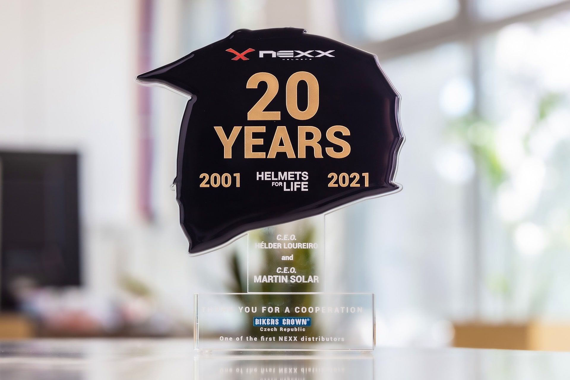 statuetka szklo Helmets For Life glasso