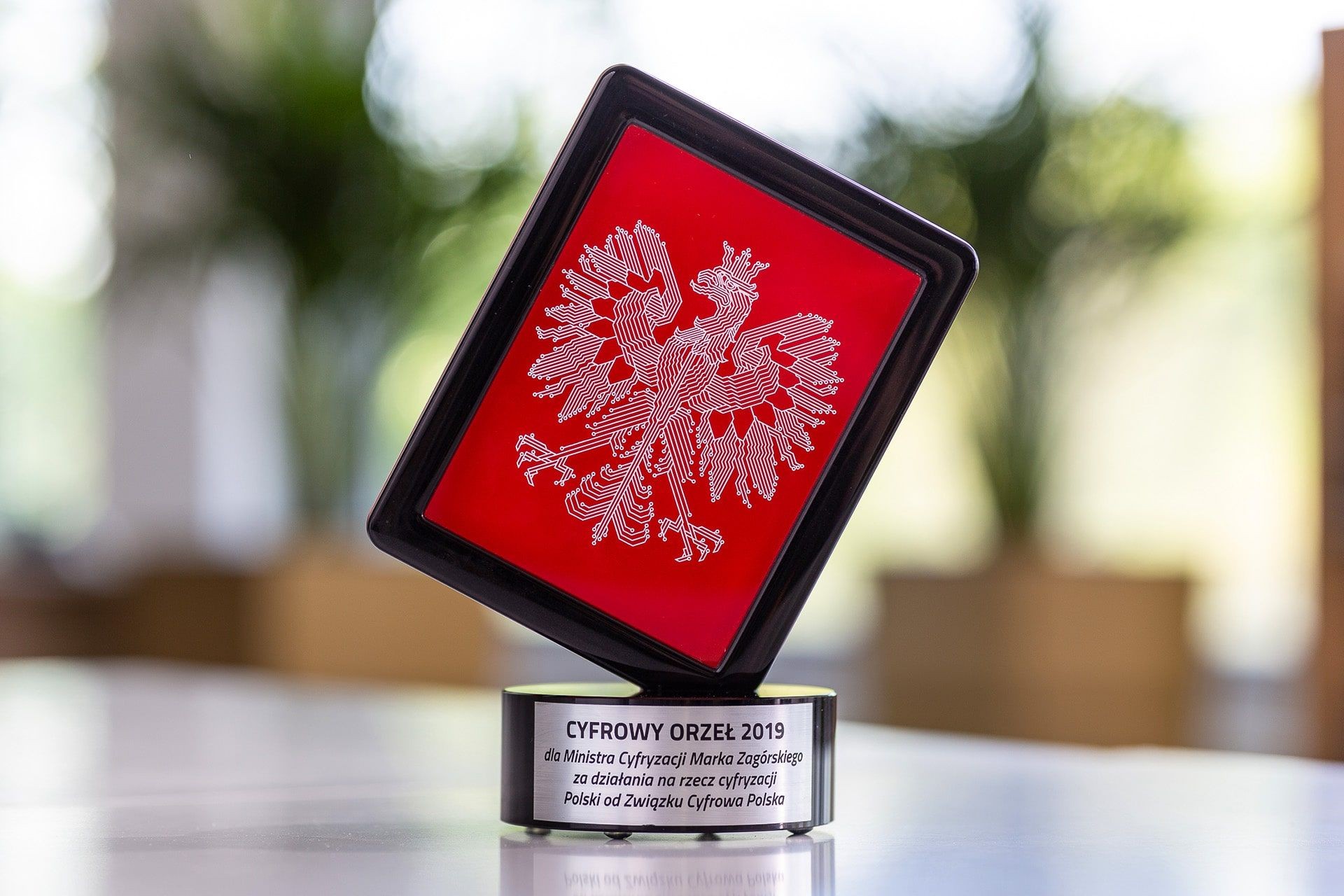 statuetka szklo cyfrowy orzel glasso